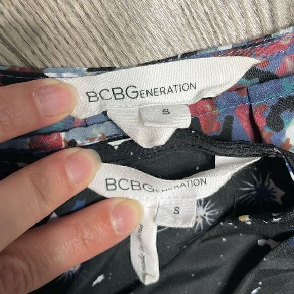 BCBG Blouses Set of 2 Tops Womens Size S - M Loose Fitting Short Sleeve - Picture 5 of 7